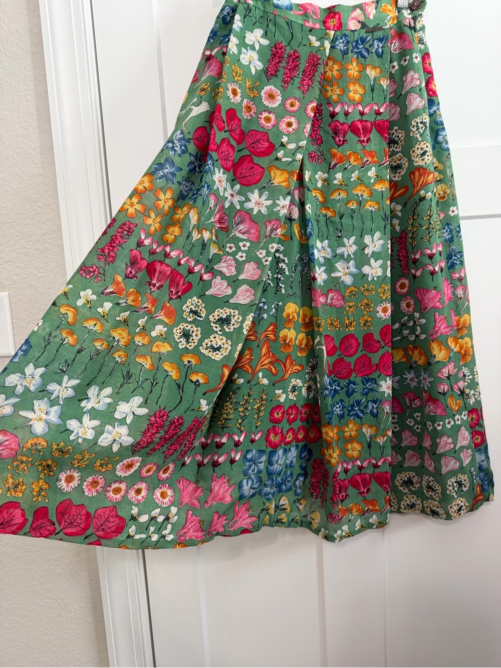 Vintage European Floral Garden Print Cotton Pleated Maxi Skirt - Picture 5 of 10